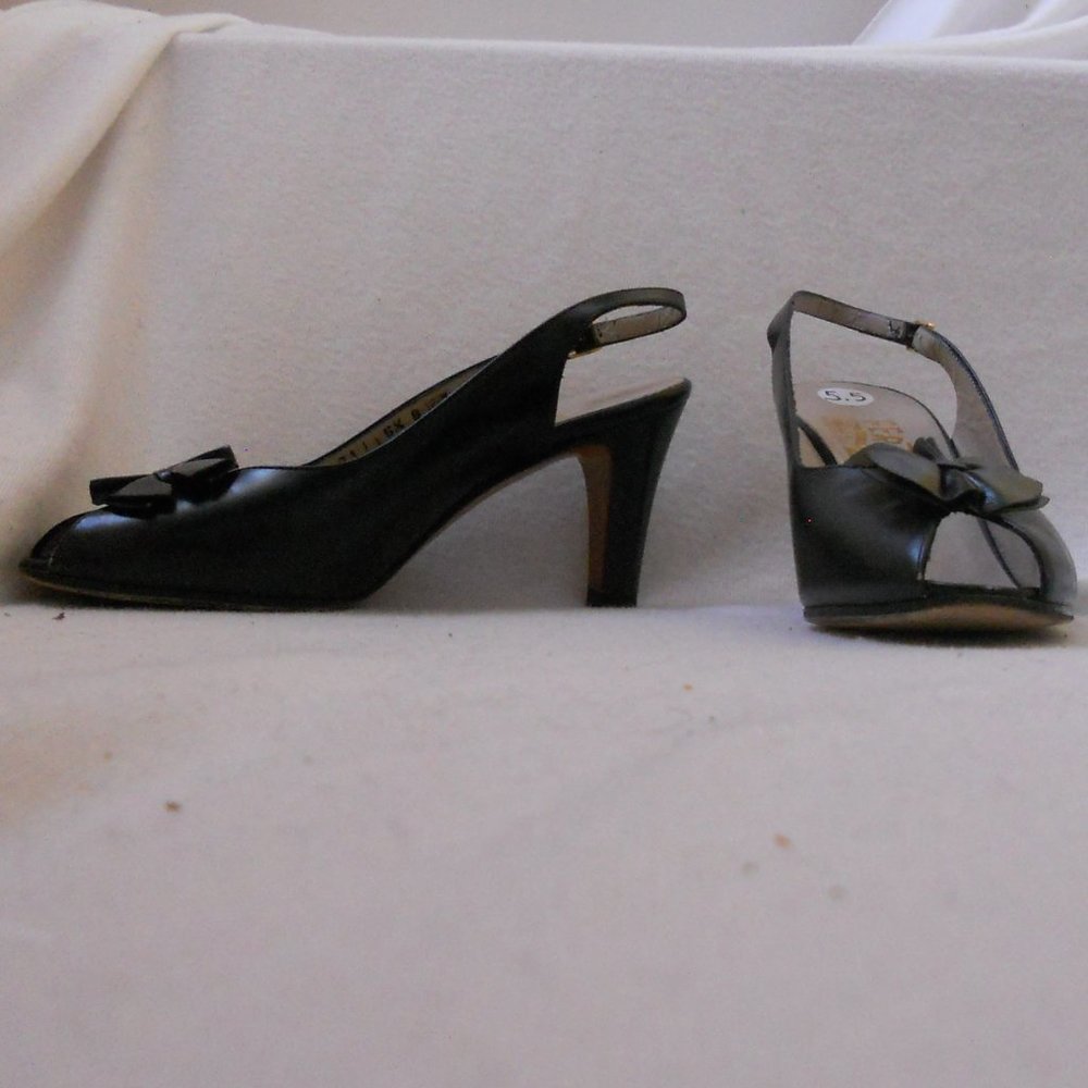 Vtg Salvatore Ferragamo Slingback Peeptoe Pumps 5.5 Italy Leather with Bow Toe
